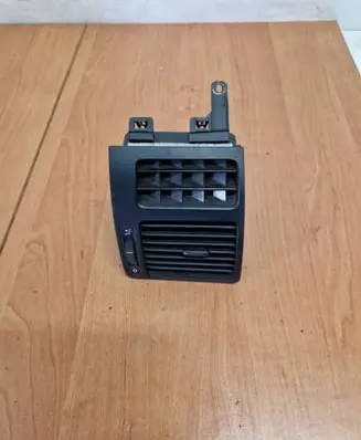 Volkswagen Touran I Dash center air vent grill 1T0819704B