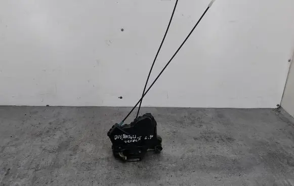 Daihatsu Sirion Front door lock 235093003