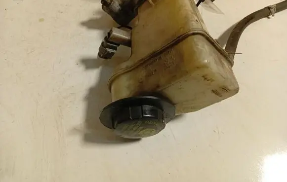 Opel Vectra C Brake fluid reservoir 320670692