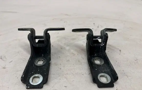 Chevrolet Camaro Front door hinges set 13501711 13501712 P16067