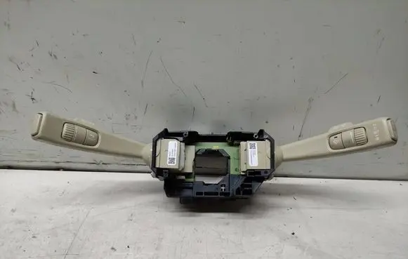 Volvo XC60 Wiper turn signal indicator stalk/switch 31327911