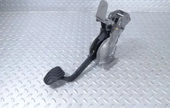 Dacia Sandero III Brake pedal 465016808R