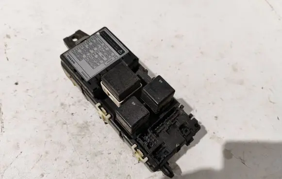 Volvo S40, V40 Fuse module 0J191543 9004