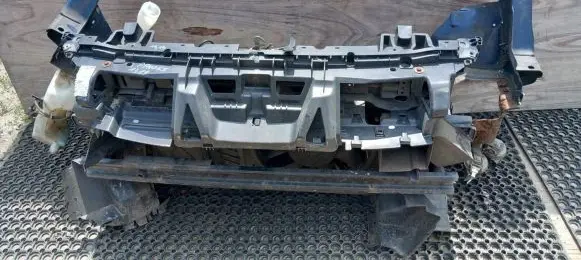Peugeot 5008 Radiator support slam panel