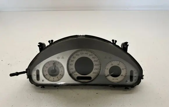 Mercedes-Benz E W211 Speedometer (instrument cluster) A2115406248 110080351