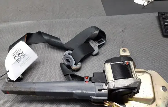 Fiat 500E Front seatbelt