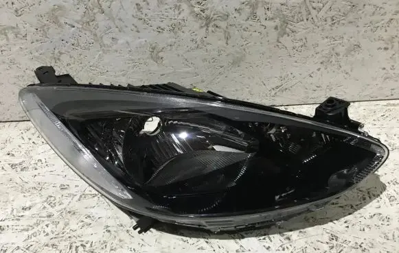 Mazda 3 III Headlight/headlamp