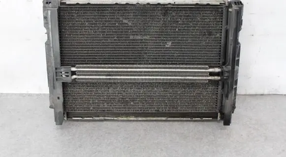 BMW M3 e92 Coolant radiator 2283468 9169791 17112283468