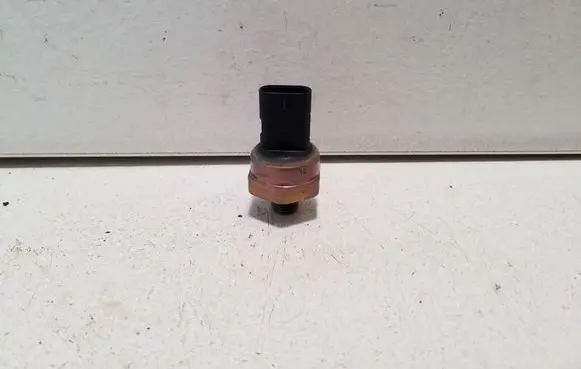 BMW 3 G20 G21 Oil pressure sensor 8647488