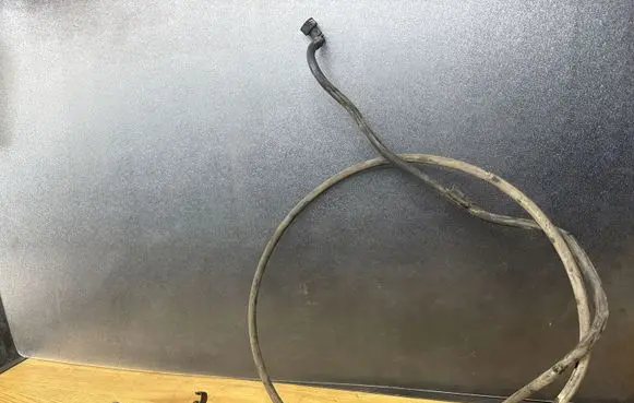 Volvo XC90 Fuel line pipe 