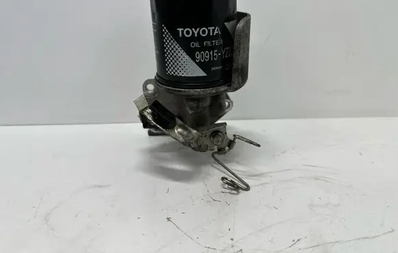 Toyota Land Cruiser (J150) Oil filter mounting bracket 