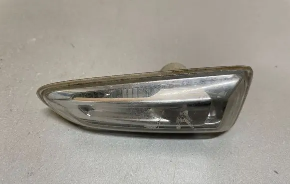 Opel Astra J Front fender indicator light 13273103