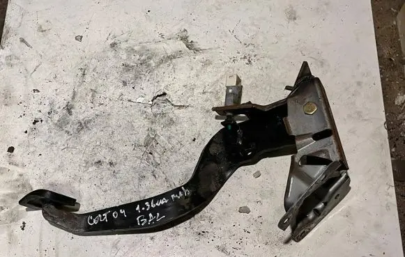 Mitsubishi Colt Brake pedal A4542900618 1240039000 4620A036