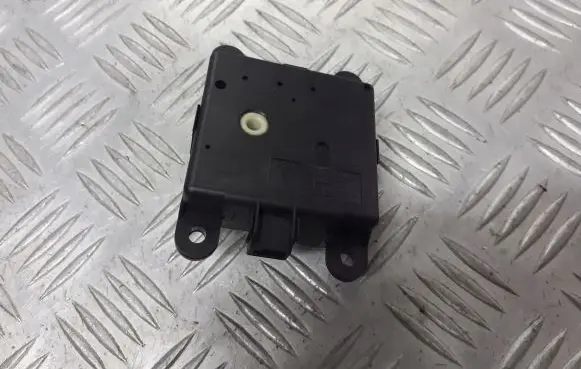 Nissan Almera N16 Central body control module 3C27030850