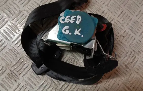 KIA Ceed Rear seatbelt 898101H500