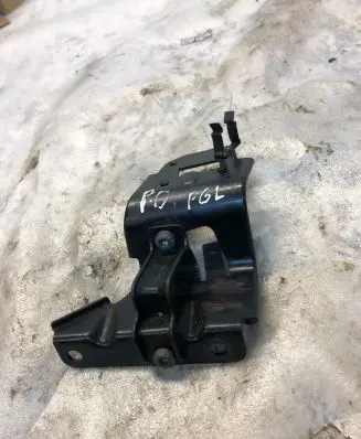 Volkswagen Jetta VI Other engine bay part 1k0131552n