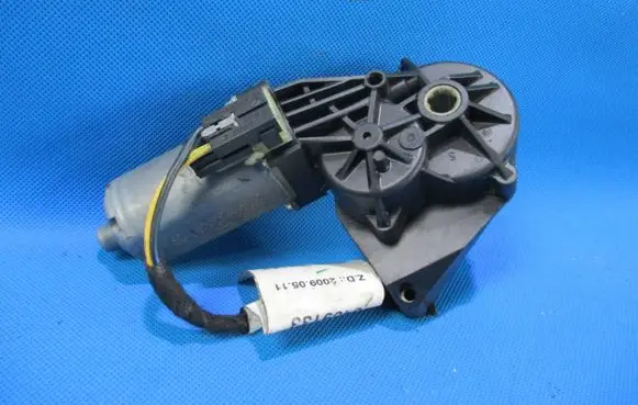 Mercedes-Benz C W204 Seat adjustment motor 0390203330
