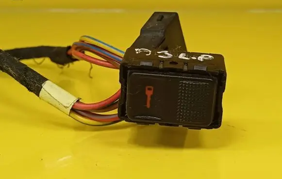 Audi A3 S3 8L Central locking switch button 8L096210701C