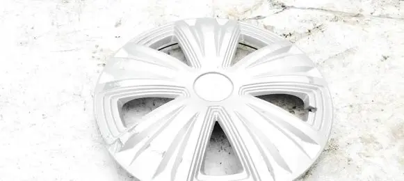 Toyota Yaris R15 wheel hub/cap/trim 