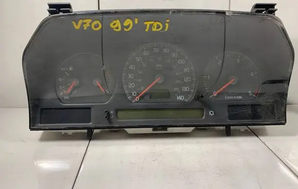 Volvo S70 V70 V70 XC Speedometer (instrument cluster) 9472524