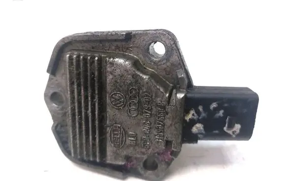 Volkswagen PASSAT B5.5 Oil level sensor 1J0907660B