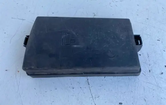 Volkswagen Golf VII Fuse box cover 5Q0937123A