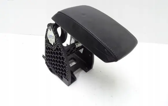 Skoda Octavia Mk2 (1Z) Armrest 5C5864207