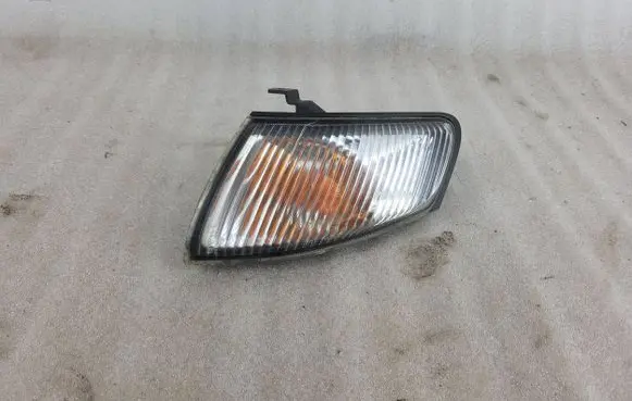 Mazda 626 Front indicator light 21061822