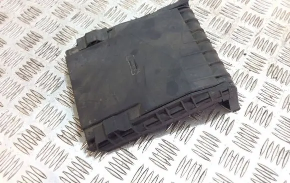 Volkswagen Golf V Fuse box cover 1K0937132F