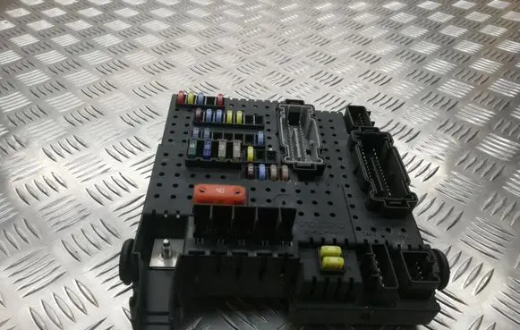 Volvo XC90 Fuse module 8676391 12217799