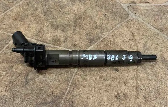 Mercedes-Benz ML W164 Fuel injector A6420701387