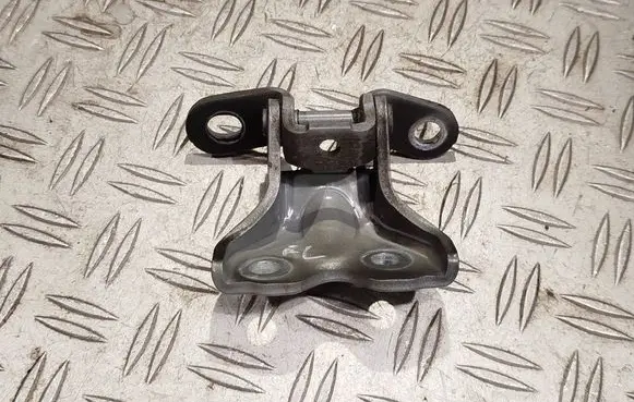 KIA Ceed Front door lower hinge A646067