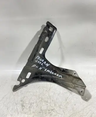 Volkswagen Touran I Front splash guards bracket 1t0821135