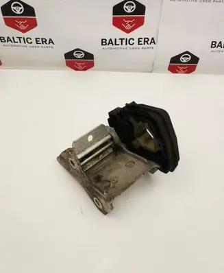Radiator mount bracket