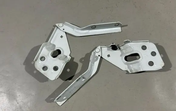 Volkswagen Touareg II Engine bonnet/hood hinges 7P6823301