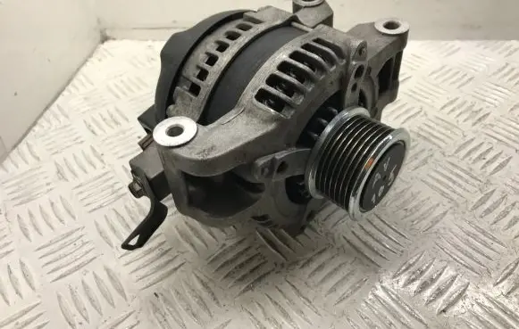 Toyota Avensis T270 Generator/alternator 270600G021 1042104592