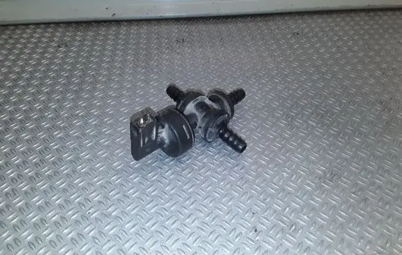 Volvo V70 Valve vacuum 