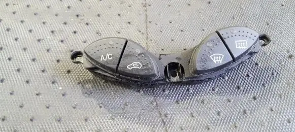 Ford Focus Windscreen/window heater switch 98AG19A945CH