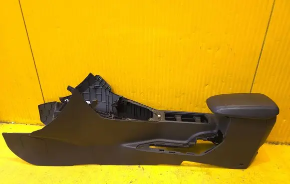 Ford Focus Center console 