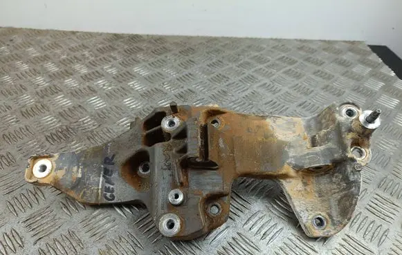 DS Automobiles 7 Crossback Generator/alternator bracket 9833032280