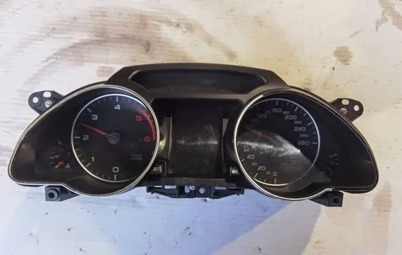 Volkswagen PASSAT B7 Speedometer (instrument cluster) 8T0920931 8T0823931A 0001520405