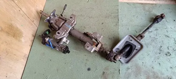 Steering wheel axle set