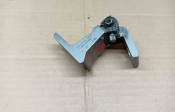 Audi A6 S6 C7 4G Front door lower hinge 4G0831401B 3C1201S