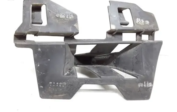 Front bumper mounting bracket