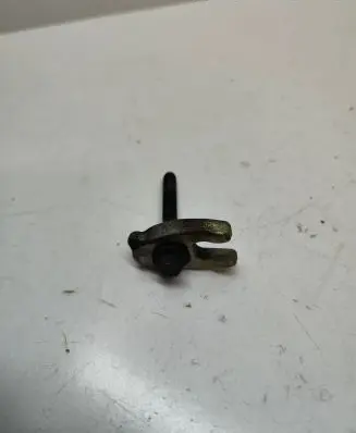 Nissan Juke I F15 Fuel Injector clamp holder
