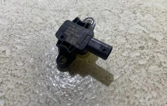 Audi A1 Airbag deployment crash/impact sensor 4H0955557 121028 2183RB4