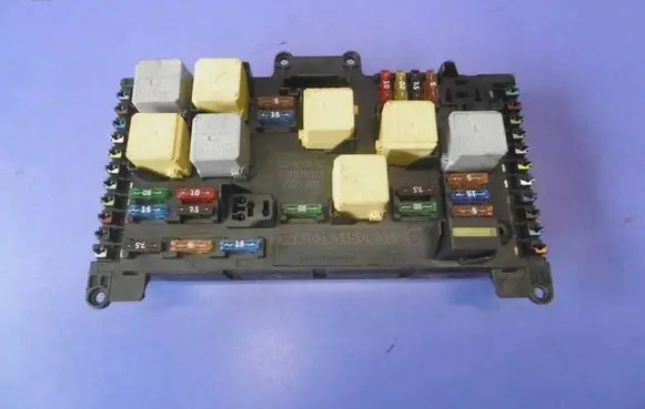 Mercedes-Benz Vito Viano W639 Fuse module A6395450801