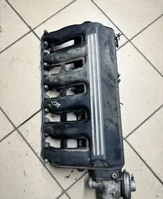 BMW 5 E39 Intake manifold 7785554