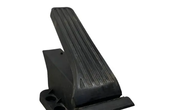 Mercedes-Benz E AMG W212 Accelerator throttle pedal A2043000004