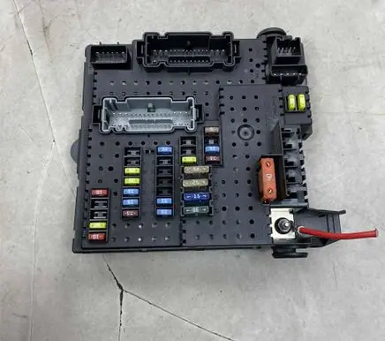 Volvo XC70 Fuse module 30786646 07W135 28080156